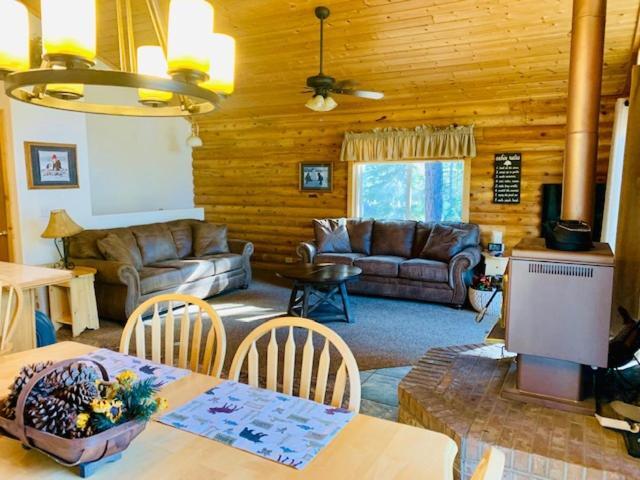 Adventure Awaits 3King Bed,2Bath Log Cabin In Heart Of Duck Creek Village! Exteriér fotografie